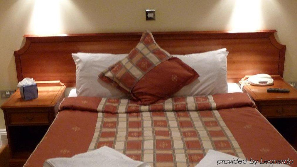 Bowood Park Hotel Camelford Room photo